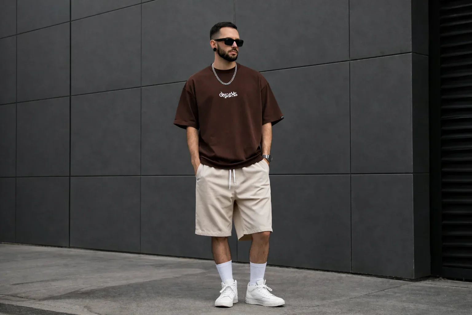 Guia Definitivo: Qual o Tamanho Ideal de Camiseta Oversized para um Caimento Perfeito?